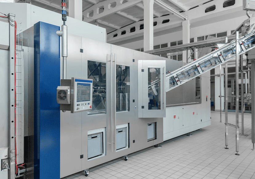 Équipement industriel lourd en cours de montage par l équipe MSI Services