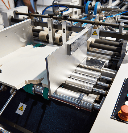 Machine industrielle de découpe et de façonnage pour emballages